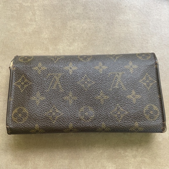 Louis Vuitton Wallet - Picture 2 of 14